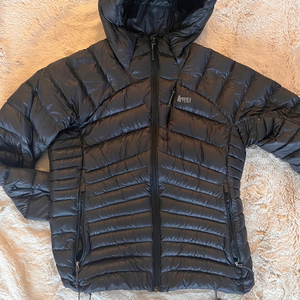 REI puffer jacket. Black. Size M. Peretex Quantum.